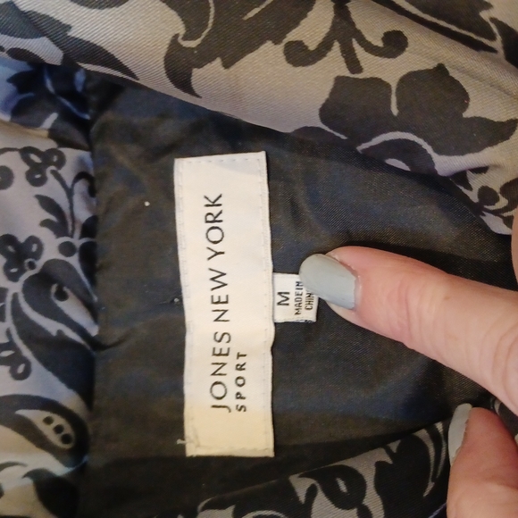 Jones New York Ombre Design Puffer Vest - Picture 5 of 10